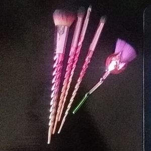 Gorgeous Makeup Brushes set!💜💙